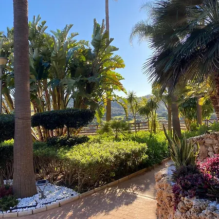 Sunny Retreat With Stunning View Sotogrande