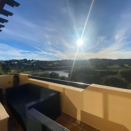 Sunny Retreat With Stunning View Appartement Sotogrande