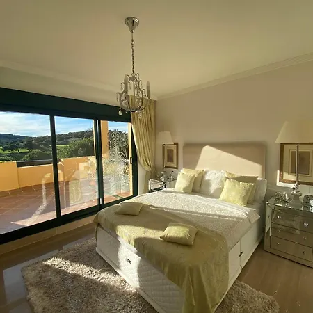 Sunny Retreat With Stunning View Appartement Sotogrande