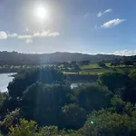 Sunny Retreat With Stunning View *