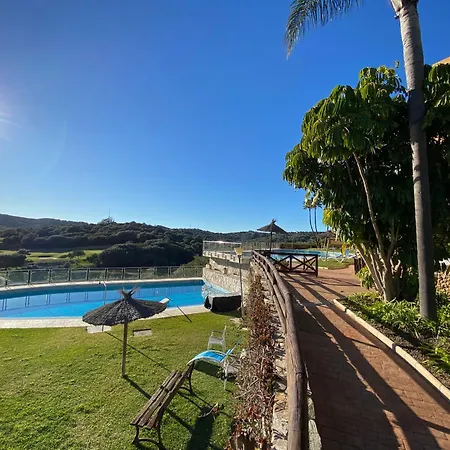 Sunny Retreat With Stunning View *