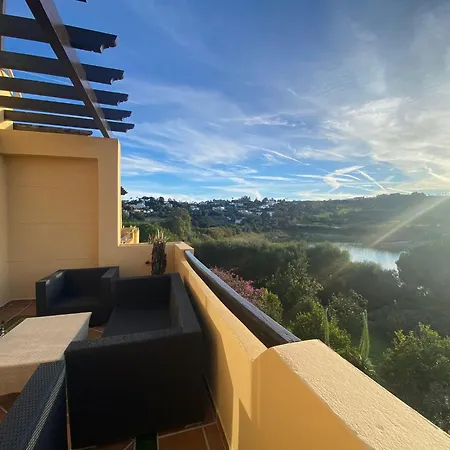 Sunny Retreat With Stunning View شقة *