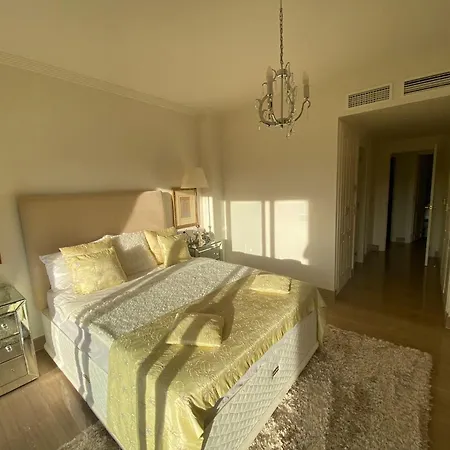 Sunny Retreat With Stunning View شقة
