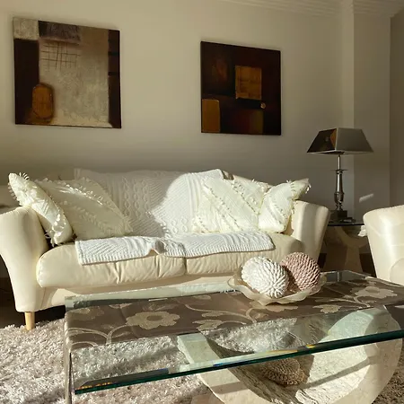 Sunny Retreat With Stunning View شقة *