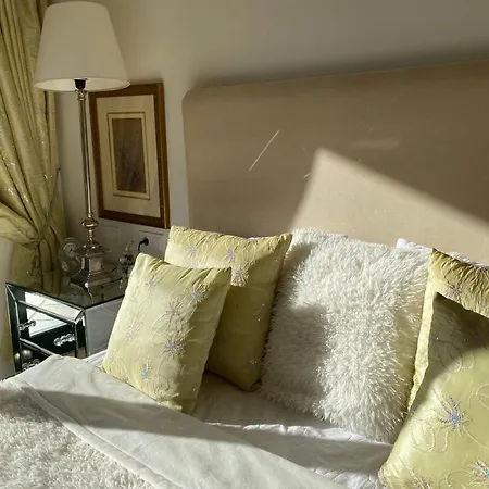شقة Sunny Retreat With Stunning View