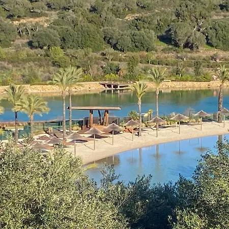 Sunny Retreat With Stunning View *